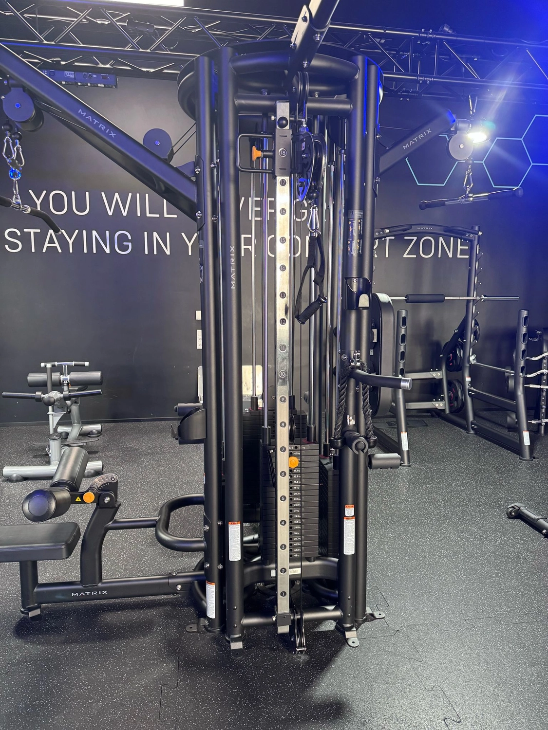  Revive Universal Gym UG – Fitnessstudio – Fitnessgeräte im Studio