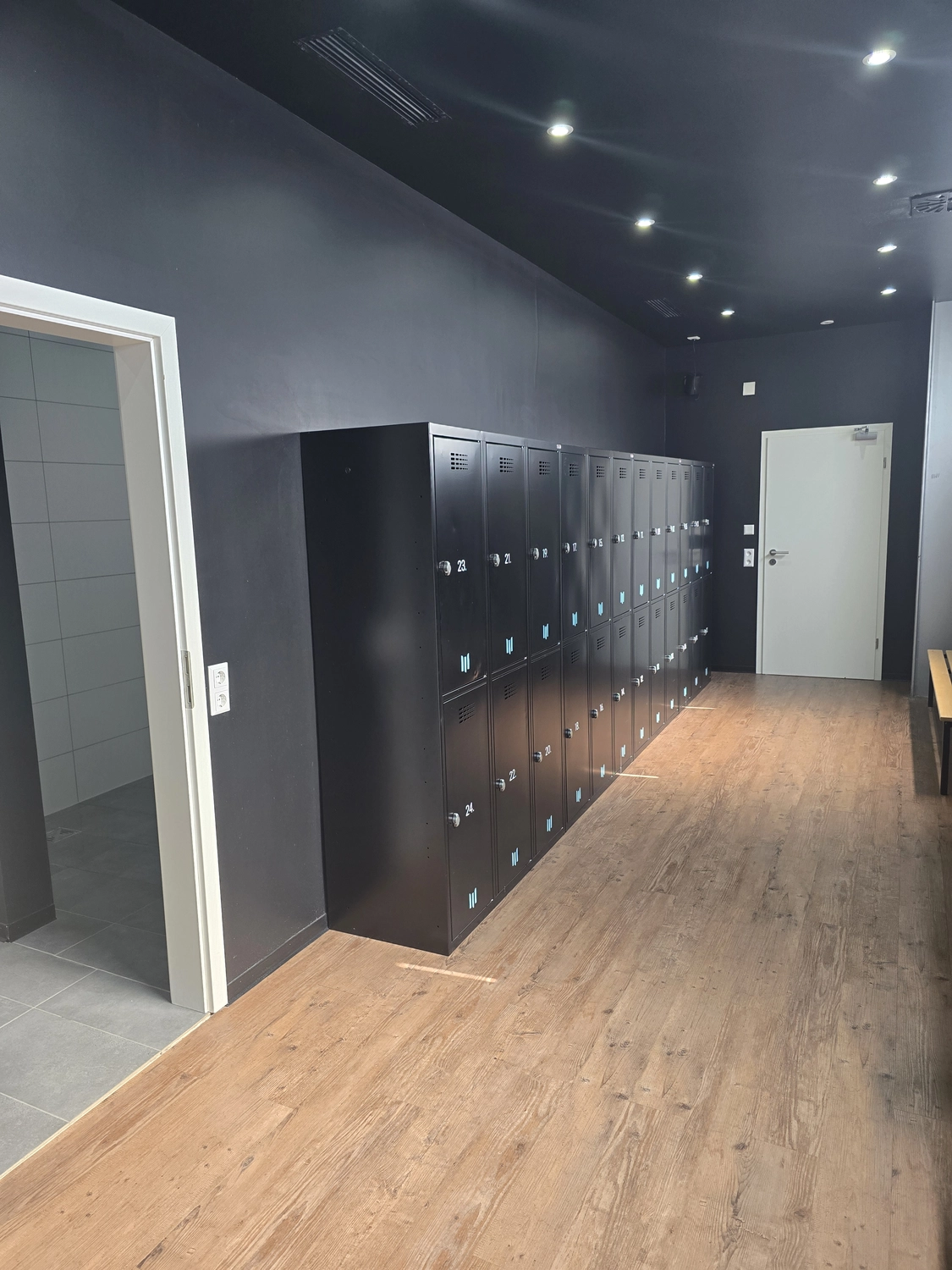 Revive Universal Gym UG – Fitnessstudio – Wartebereich 