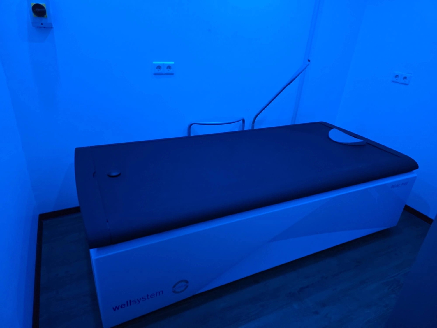 Revive Universal Gym UG – Fitnessstudio – Solarium