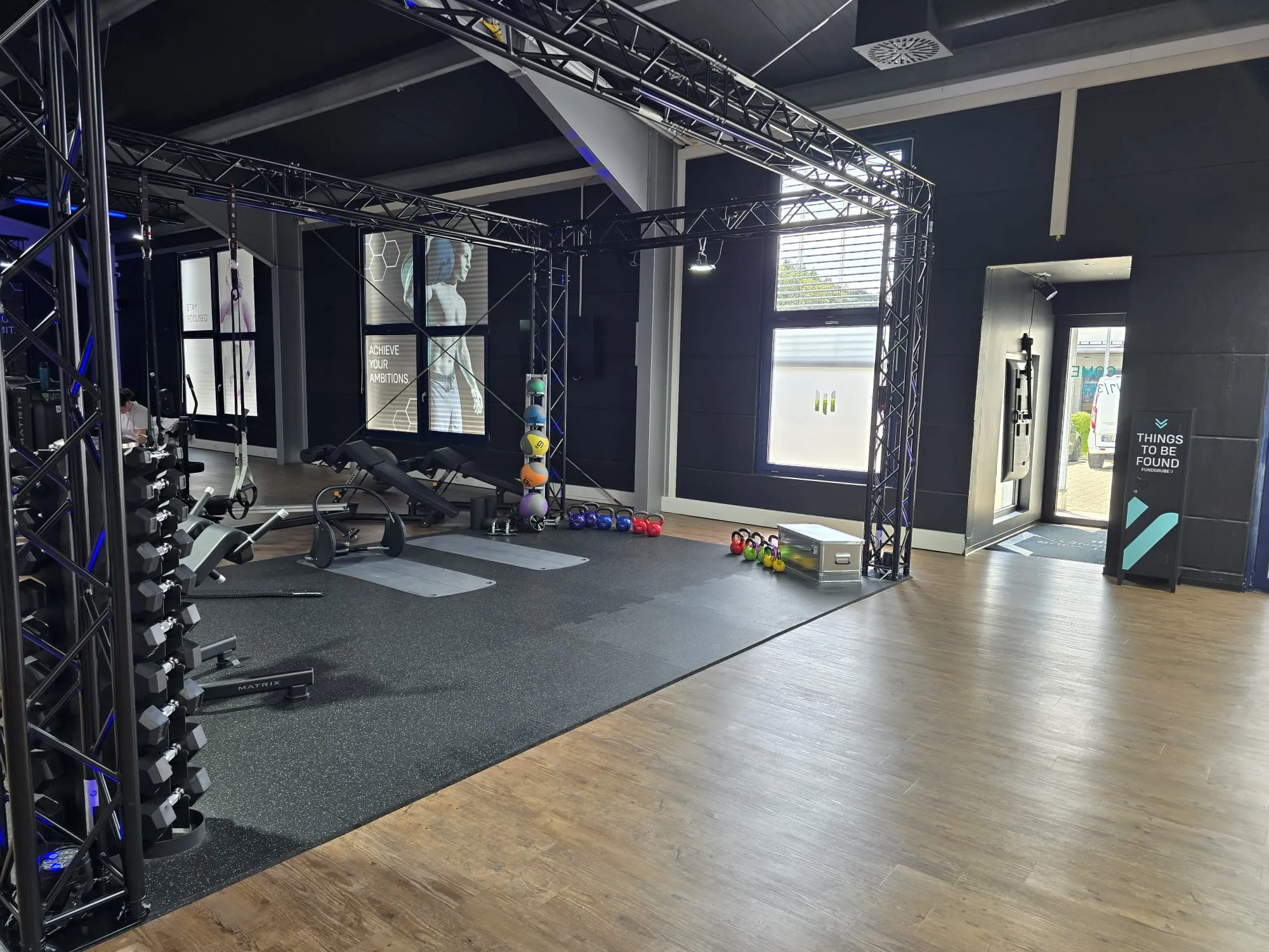 Revive Universal Gym UG - Fitnessstudio - Fitnessstudio