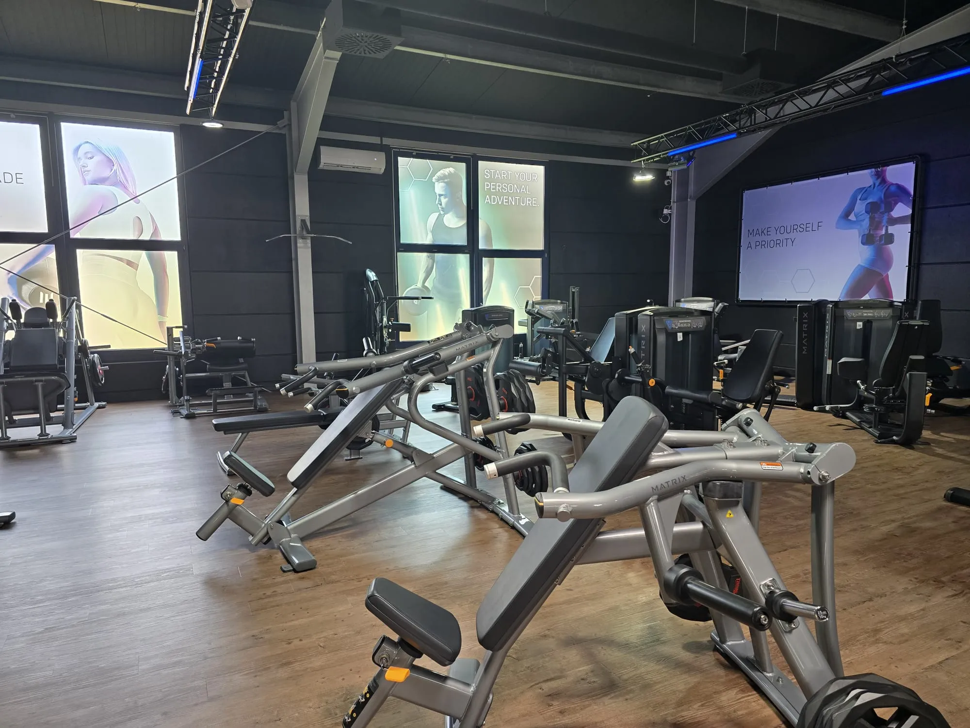 Revive Universal Gym UG - Fitnessstudio - Fitnessstudio