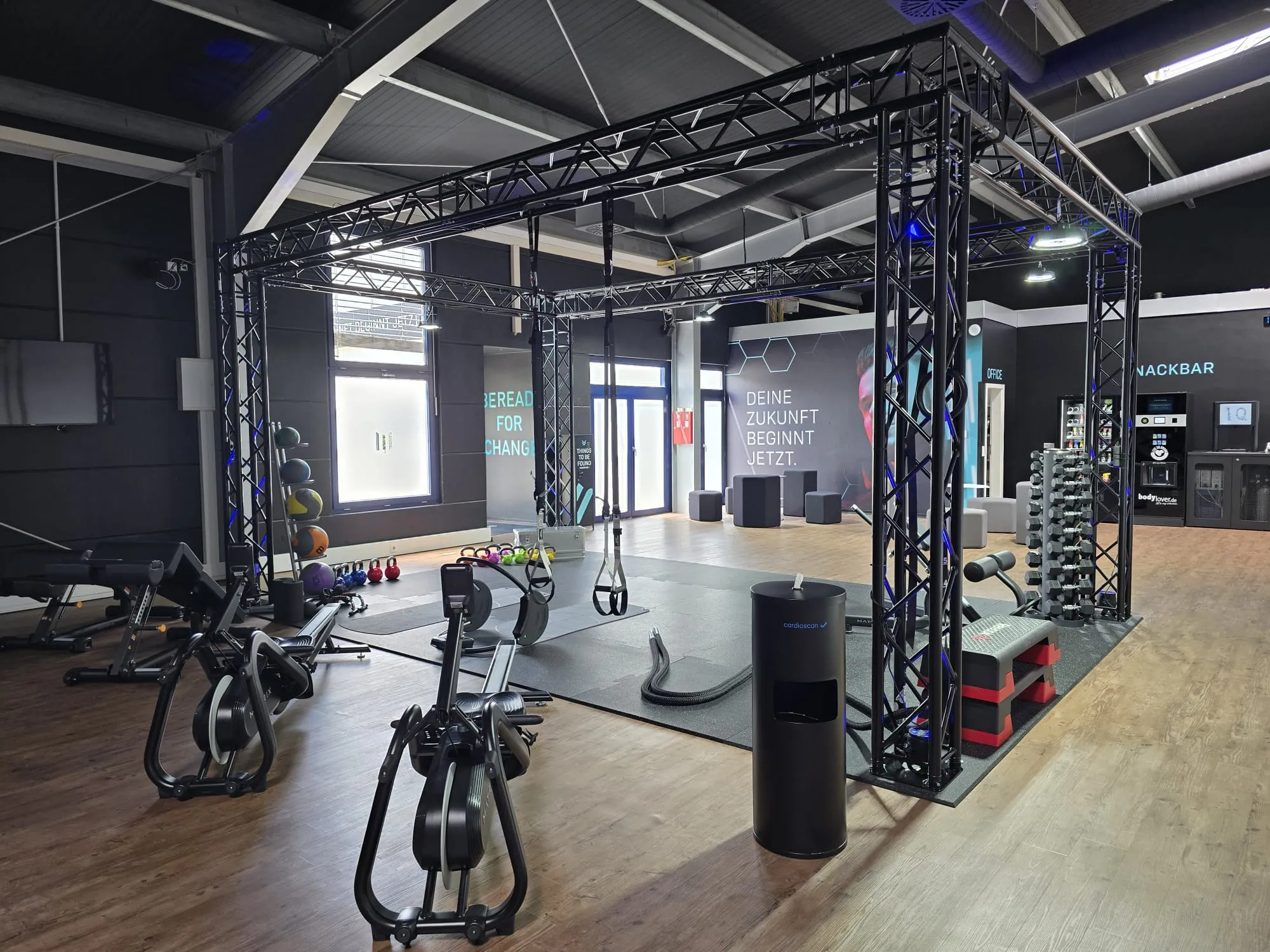 Revive Universal Gym UG - Fitnessstudio - Fitnessstudio