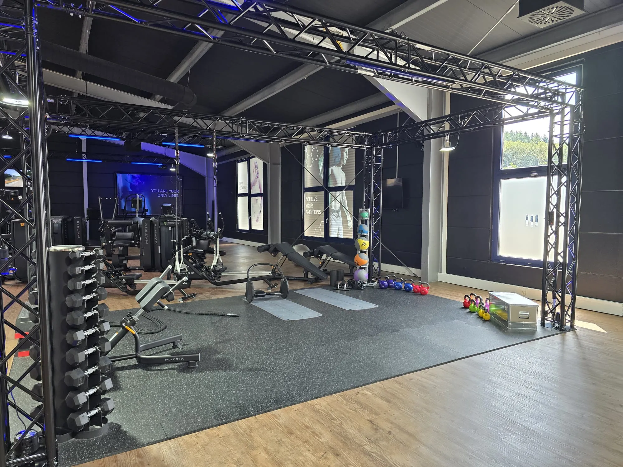 Revive Universal Gym UG - Fitnessstudio - Fitnessstudio