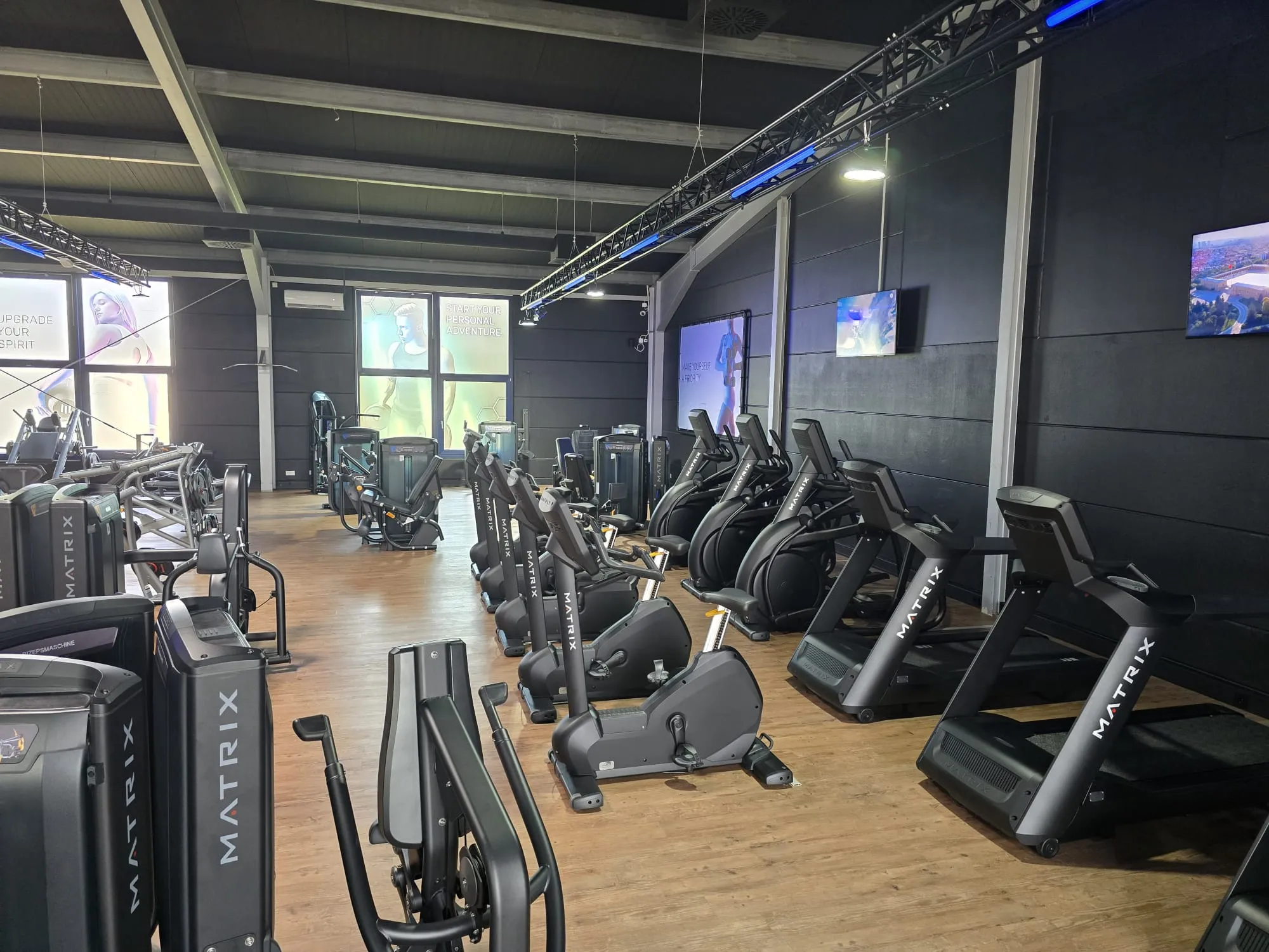 Revive Universal Gym UG - Fitnessstudio - Fitnessstudio